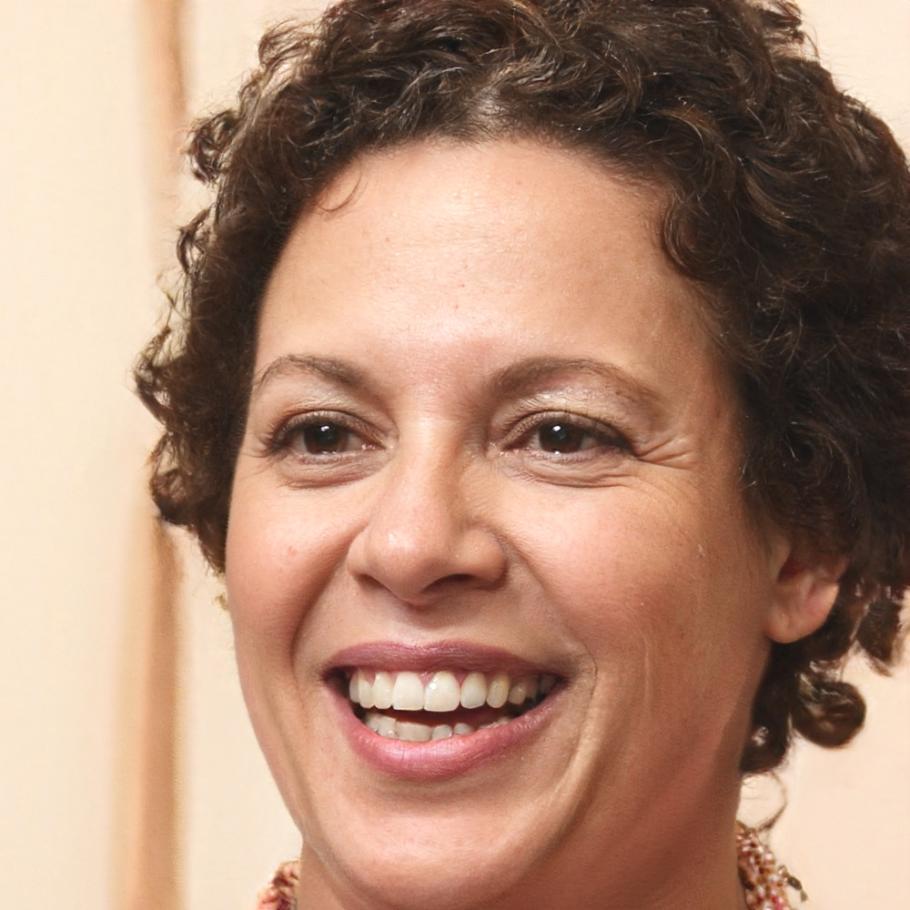 Rebeca Montiel, directora de análisis financiero industrial en brenolivia